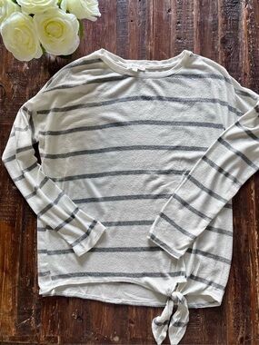 Striped Tie-Hem Knot Lightweight Long-Sleeve Sweater - Cream & Gray Sz M
